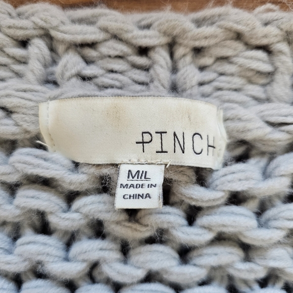 VICI Gorgeous Gray Thick Knit Cardigan Sweater Size M/L - Picture 6 of 13